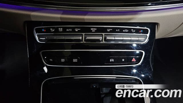 Mercedes-Benz E-Class 2023 — Photo 15/37