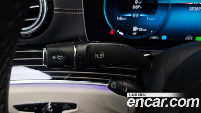 Mercedes-Benz E-Class 2023 — Photo 29/37