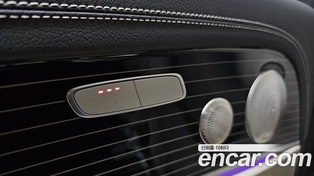 Mercedes-Benz E-Class 2023 — Photo 13/37