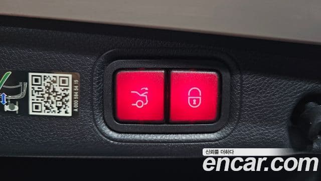 Mercedes-Benz E-Class 2023 — Photo 37/37