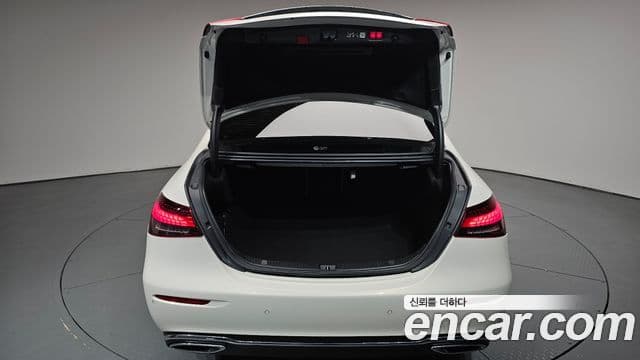 Mercedes-Benz E-Class 2023 — Photo 26/37