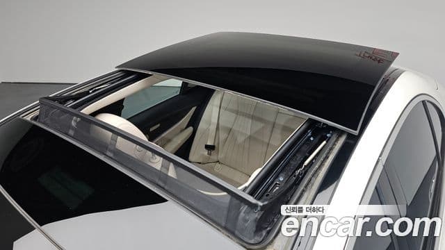 Mercedes-Benz E-Class 2023 — Photo 4/37