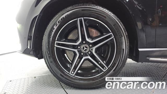 Mercedes-Benz GLE-Class 2021 — Photo 1/20
