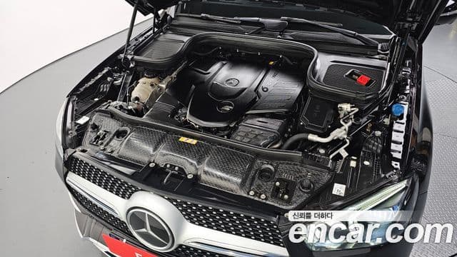 Mercedes-Benz GLE-Class 2021 — Photo 8/20