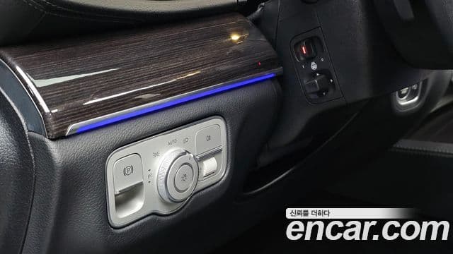 Mercedes-Benz GLE-Class 2021 — Photo 19/20