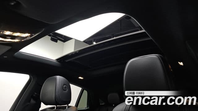 Mercedes-Benz GLE-Class 2021 — Photo 12/20