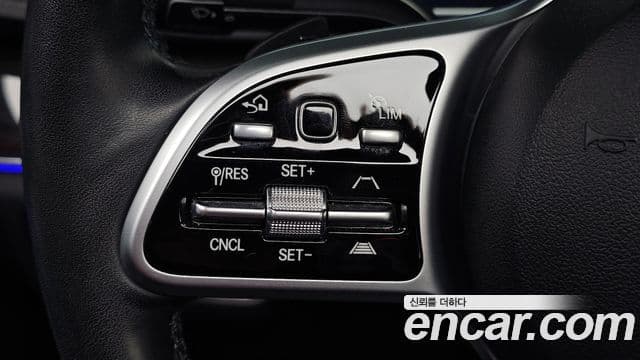 Mercedes-Benz GLE-Class 2021 — Photo 9/20