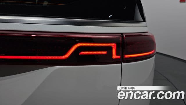 Kia Carnival 2022 — Şəkil 28/36