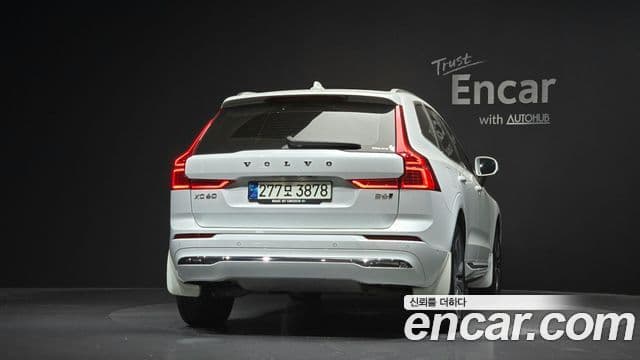 Volvo XC60 2021 — Фото 4/20