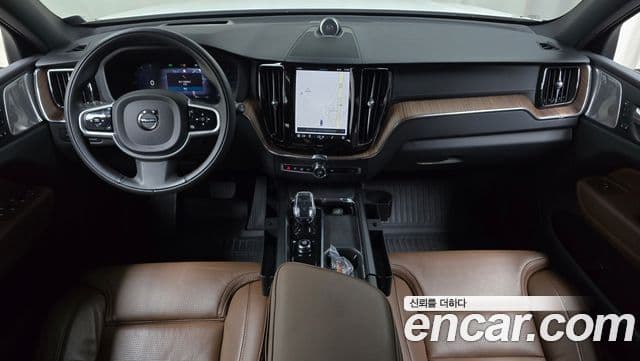 Volvo XC60 2021 — Фото 7/20
