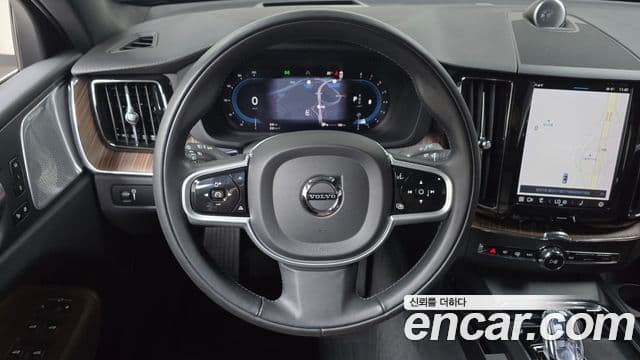 Volvo XC60 2021 — Фото 12/20