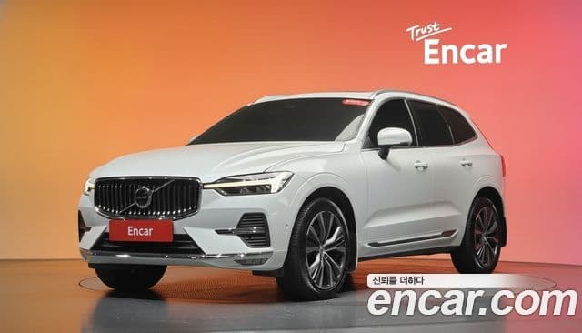 Volvo XC60 2021 — Фото 1/20