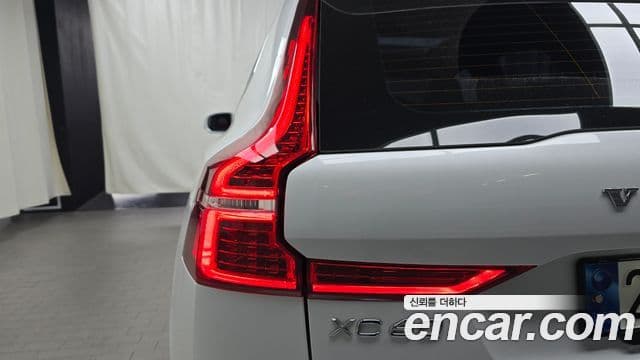 Volvo XC60 2021 — Şəkil 20/35