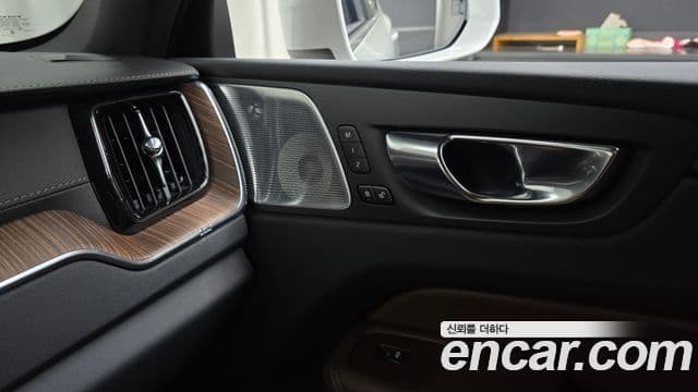Volvo XC60 2021 — Şəkil 6/35