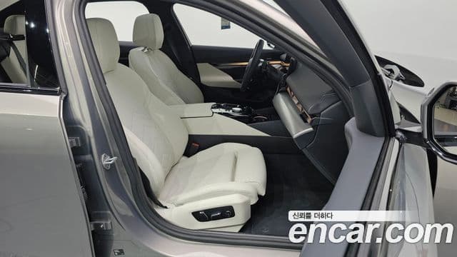 BMW 5 Series 2025 — Фото 10/20