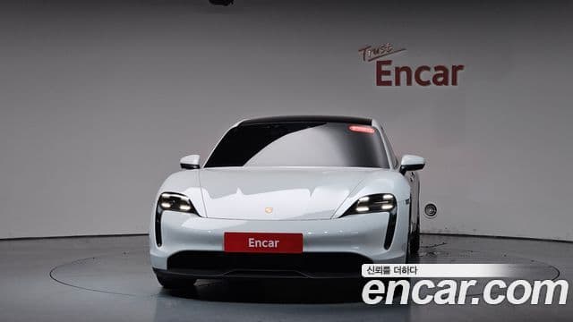 Porsche Taycan 2021 — Photo 29/34