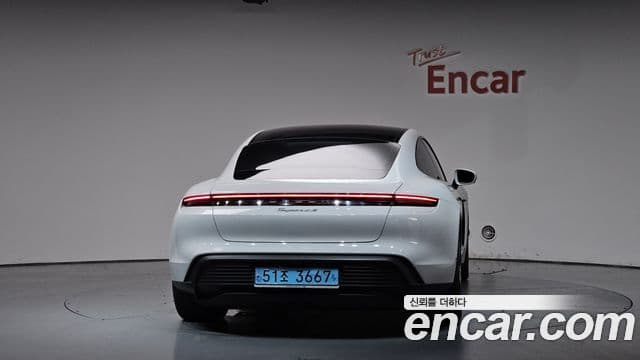 Porsche Taycan 2021 — Photo 9/34