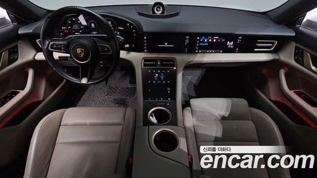 Porsche Taycan 2021 — Photo 16/34