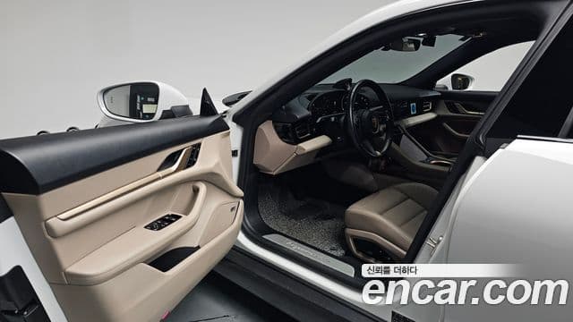 Porsche Taycan 2021 — Photo 7/34