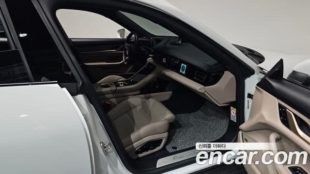 Porsche Taycan 2021 — Photo 5/34