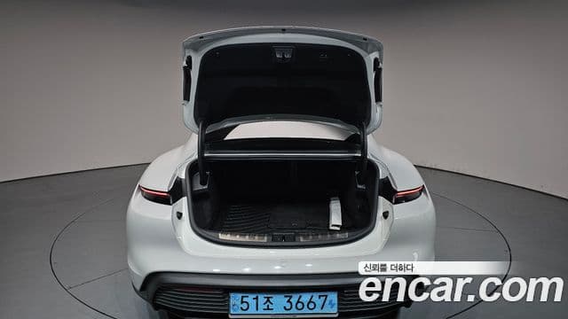 Porsche Taycan 2021 — Photo 26/34