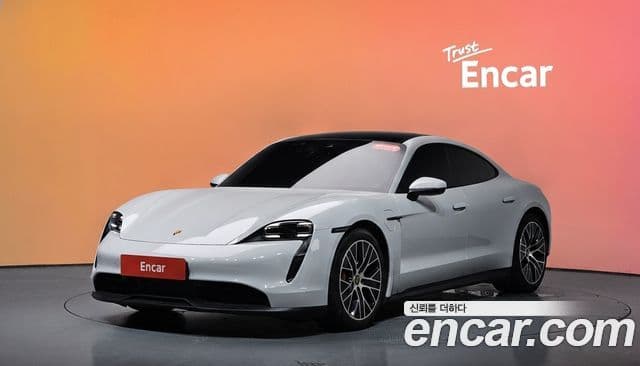 Porsche Taycan 2021 — Photo 18/34