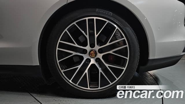 Porsche Taycan 2021 — Photo 28/34