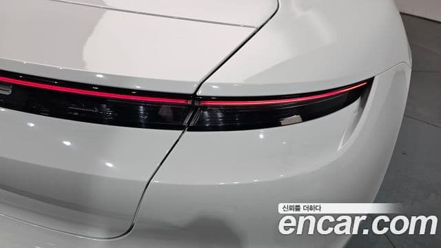 Porsche Taycan 2021 — Photo 31/34