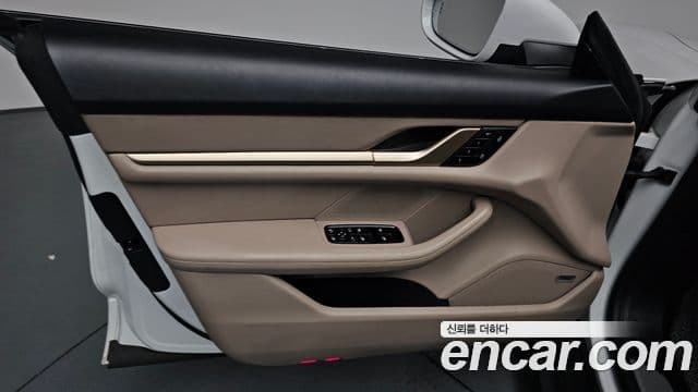 Porsche Taycan 2021 — Photo 22/34