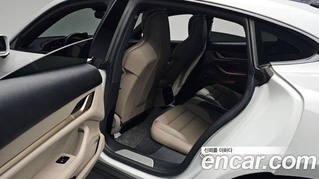 Porsche Taycan 2021 — Photo 19/34