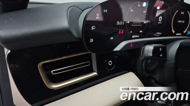 Porsche Taycan 2021 — Photo 23/34