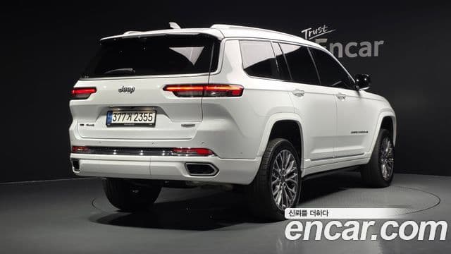 Jeep Grand Cherokee 2023 — Фото 2/20
