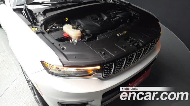 Jeep Grand Cherokee 2023 — Фото 6/20