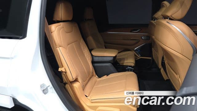Jeep Grand Cherokee 2023 — Фото 12/20