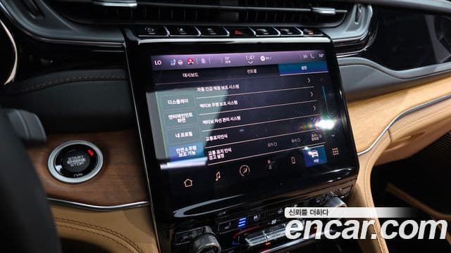 Jeep Grand Cherokee 2023 — Фото 16/20