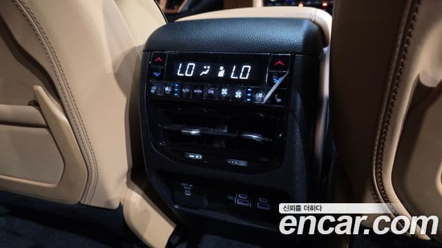 Jeep Grand Cherokee 2023 — Фото 19/20