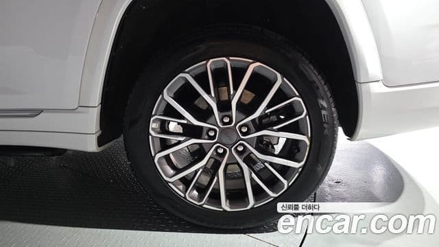 Jeep Grand Cherokee 2023 — Photo 31/44