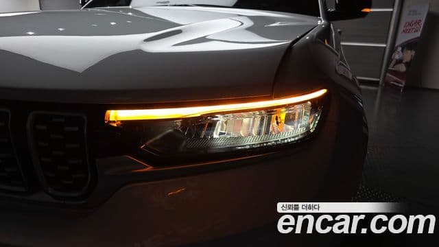 Jeep Grand Cherokee 2023 — Photo 35/44