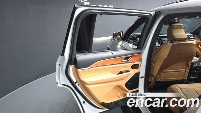 Jeep Grand Cherokee 2023 — Photo 25/44
