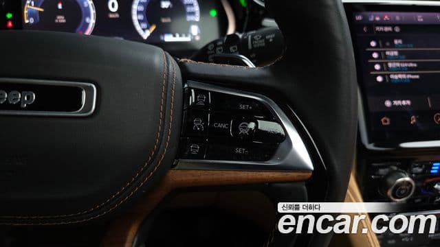 Jeep Grand Cherokee 2023 — Photo 29/44