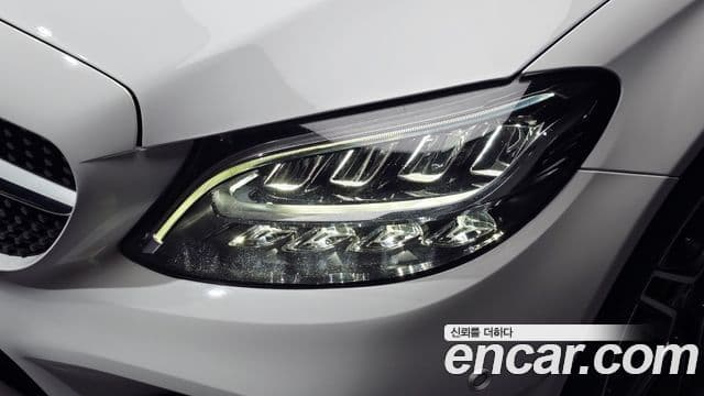 Mercedes-Benz C-Class 2021 — Photo 12/30