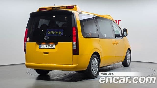 Hyundai Staria 2023 — Фото 2/20