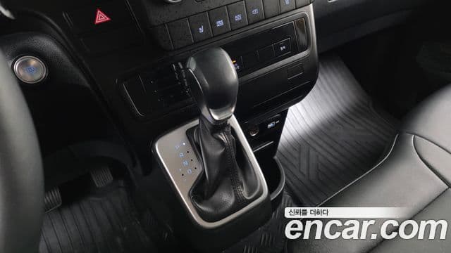 Hyundai Staria 2023 — Фото 9/20