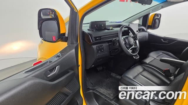 Hyundai Staria 2023 — Фото 10/20