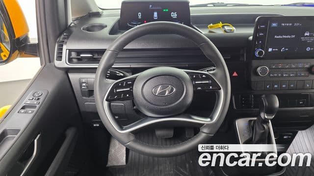 Hyundai Staria 2023 — Фото 13/20