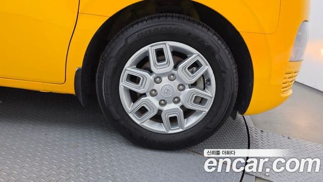 Hyundai Staria 2023 — Photo 3/34