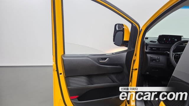 Hyundai Staria 2023 — Photo 17/34