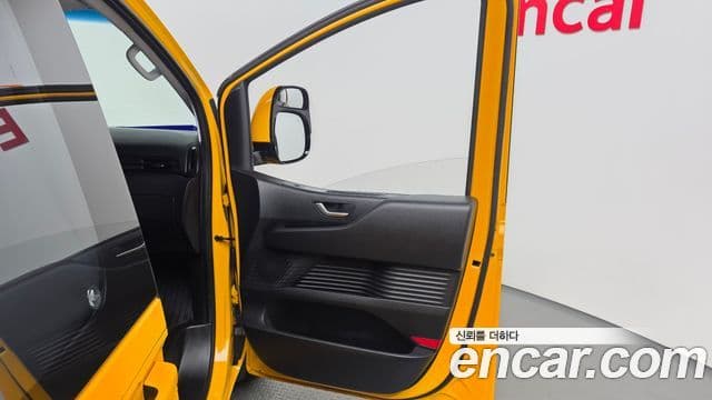Hyundai Staria 2023 — Photo 28/34
