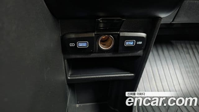 Hyundai Staria 2023 — Photo 9/34