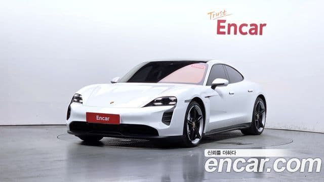 Porsche Taycan 2024 — ფოტო 19/35